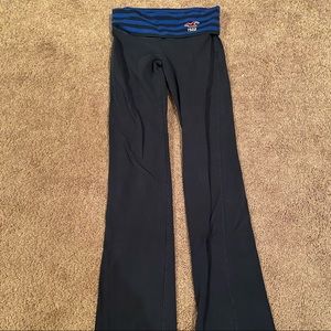 Size XS navy hollister flared yoga pants with roll over waist